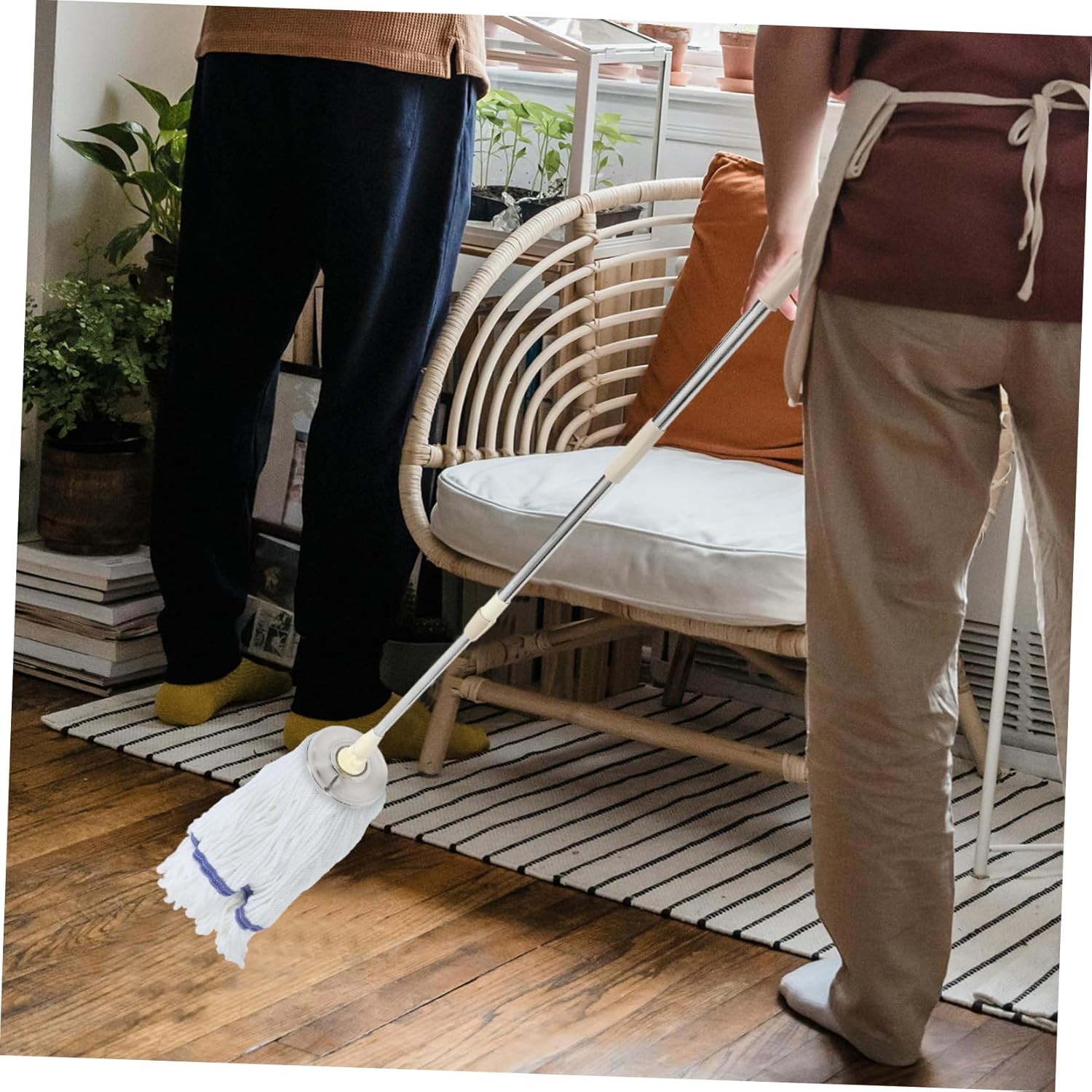 Expandable Mop Pole with Rotating Head and Telescopic Handle